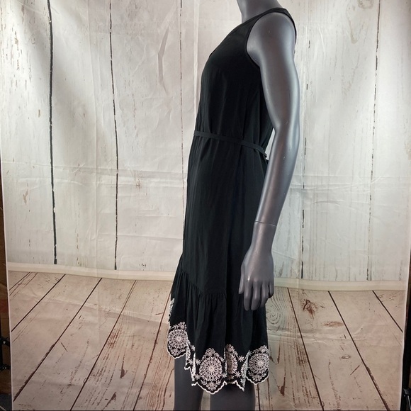 Loft B&W button down dress with belt - Picture 2 of 6